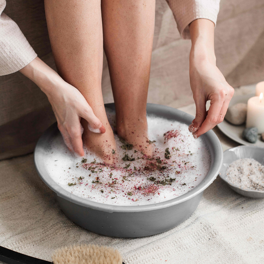 DIY: ESCALDA PÉS COM ÓLEOS ESSENCIAIS